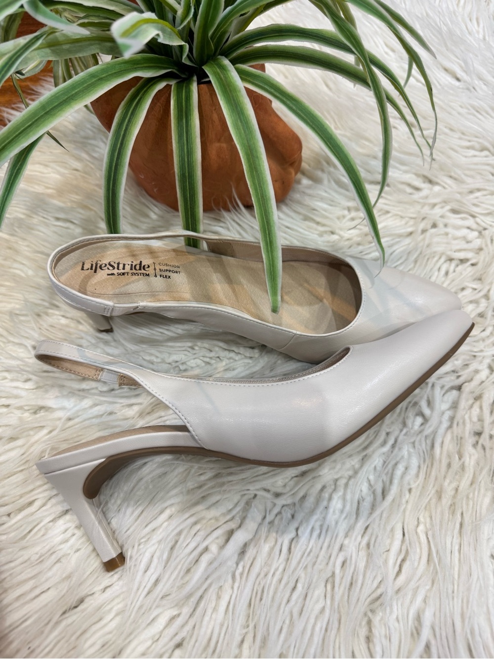 New🌿Life Stride Pointed-Toe Slingback Heels in Light Cream - Picture 2 of 7